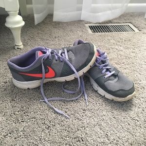 Nike Tennis Shoes